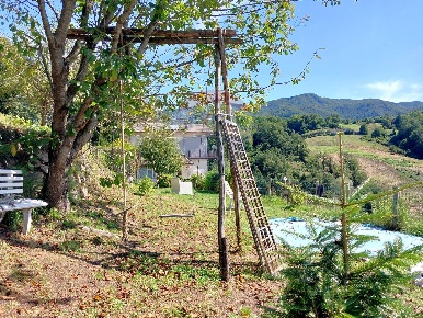 Foto Villa singola a Maissana Centro di 184 m² con 8 locali in vendita