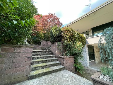 Foto Villa unifamiliare in Via  Alessandro Manzoni 6, Uggiate con Ronago