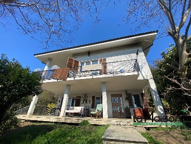 Foto Villa bifamiliare in via provinciale, Quagliuzzo di 330 m² in vendita