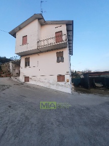 Foto Appartamento in Via Ete, Monsampietro Morico di 87 m² con 4 locali
