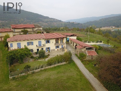 Foto Villa unifamiliare in regione canoretto, Gorzegno di 325 m² in vendita