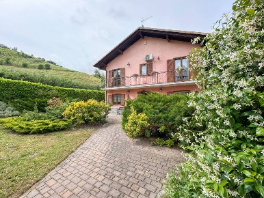 Foto Villa unifamiliare in Regione Scandolisio, Monastero Bormida di 312 m²