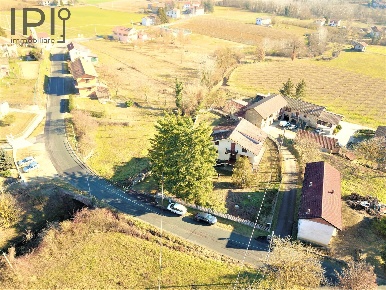 Foto Villa unifamiliare in Piani, Denice di 350 m² con 10 locali in vendita
