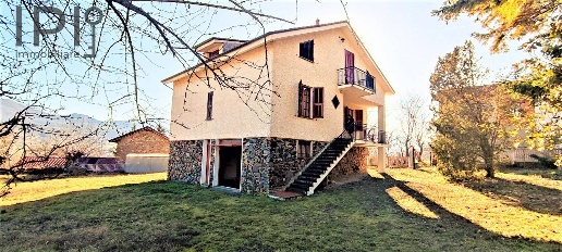 Foto Villa unifamiliare in Piani, Denice di 350 m² con 10 locali in vendita