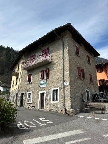 Foto Appartamento in Via dei Paoi, Pelugo di 136 m² con 7 locali in vendita