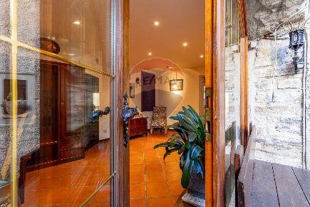 Foto Appartamento a Ponna di 219 m² con 5 locali in vendita
