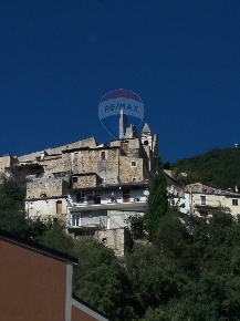 Foto Appartamento a Roccacasale di 193 m² con 6 locali in vendita