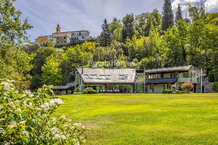 Foto Villa singola in Località Bra, Borgomaro di 637 m² con 28 locali