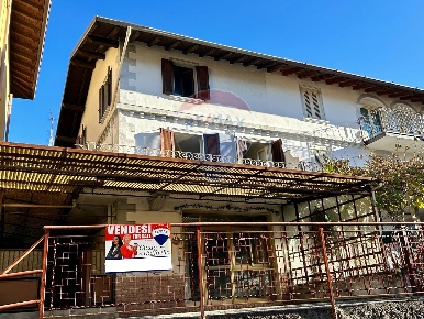 Foto Appartamento a Songavazzo di 180 m² con 6 locali in vendita