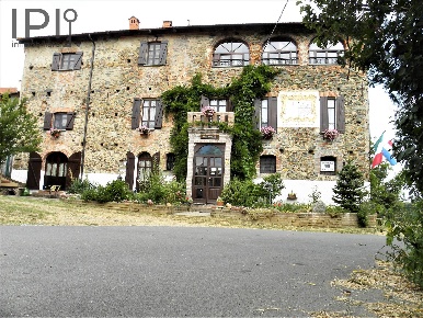 Foto Villa singola in Squaneto, Spigno Monferrato di 600 m² con 17 locali
