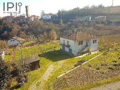 Foto Villa unifamiliare in Via Roma, Denice di 280 m² con 6 locali