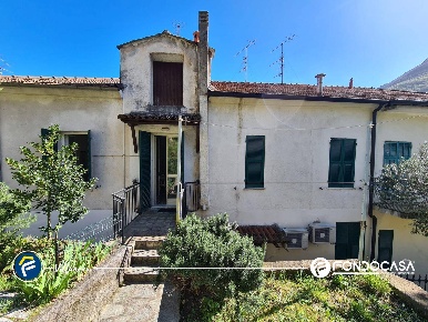 Foto Appartamento in Via Piemonte, Erli Centro di 104 m² con 4 locali