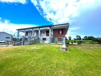 Foto Villa unifamiliare in Via Savigliano, Vottignasco di 290 m² in vendita