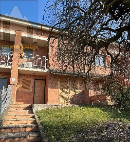 Foto Villa a schiera in Via Poirino, Isolabella di 200 m² con 4 locali