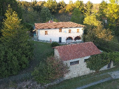 Foto Villa singola in località Rossi, Piana Crixia di 300 m² con 10 locali