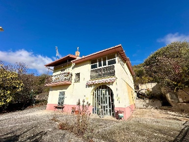 Foto Villa singola in Via della Valle, Ofena Centro di 150 m² con 3 locali
