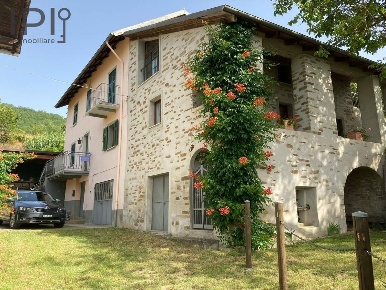 Foto Villa unifamiliare in Reg Oltrebormida, Ponti di 250 m² con 10 locali