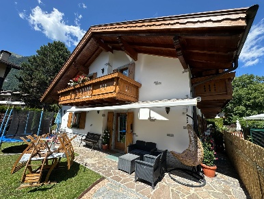 Foto Villa a schiera in Via Salet, Carisolo di 138 m² con 6 locali