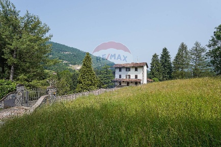 Foto Villa singola in via rigosa, Algua Rigosa di 269 m² con 5 locali