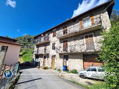 Foto Appartamento in Via  Marenchi, Erli Centro di 75 m² con 4 locali