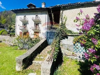 Foto Appartamento in LOCALITA' NIANA, Fontainemore di 120 m² con 4 locali
