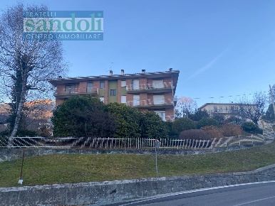 Foto Appartamento in Via Rosolino, Netro Centro di 110 m² con 3 locali
