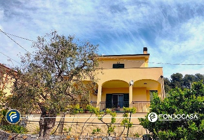 Foto Villa bifamiliare in Via Conscente, Arnasco Bezzo di 280 m² in vendita