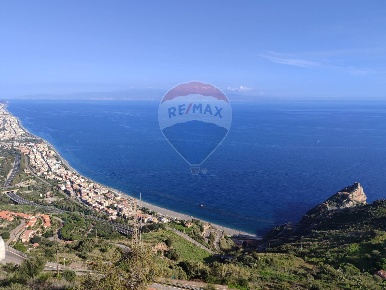 Foto Appartamento in Via Spitalio, Forza d'Agrò Centro di 120 m² in vendita