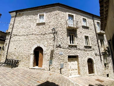 Foto Appartamento in via Vittorio Veneto, Palmoli Centro di 115 m²