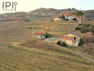 Foto Villa unifamiliare in Via Roma, Cessole di 350 m² con 7 locali