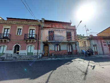 Foto Appartamento a Motta Camastra di 100 m² con 4 locali in vendita