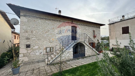 Foto Appartamento in Via Roma, San Pio delle Camere Centro di 120 m²