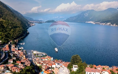 Foto Appartamento in Via Schignano, Argegno Centro di 156 m² con 4 locali