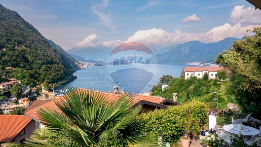 Foto Appartamento in Via Schignano 54, Argegno Centro di 156 m² in vendita