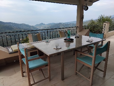 Foto Appartamento in strada Beglium, Perinaldo di 145 m² con 5 locali