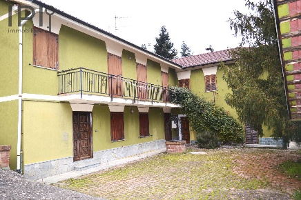 Foto Villa unifamiliare in piani, Denice di 300 m² con 12 locali in vendita