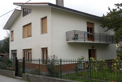 Foto Villa unifamiliare in centro, Osiglia Centro di 180 m² con 8 locali