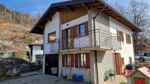 Foto Villa unifamiliare in Taleggio, Taleggio di 250 m² con 6 locali