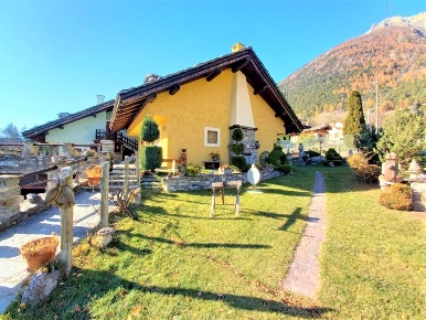 Foto Appartamento in Via delle Faurie, Salbertrand di 75 m² con 3 locali