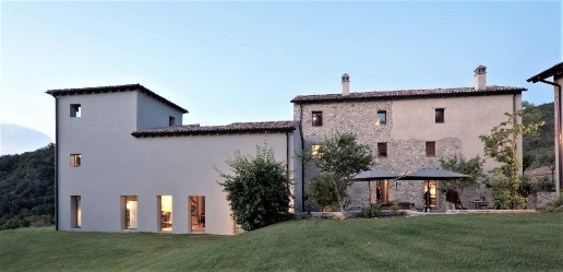 Foto Villa unifamiliare in STRADA CANOVA, Piozzano Centro di 780 m²