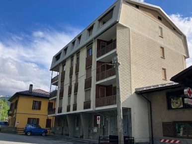 Foto Appartamento in Via Pinerolo, Cesana Torinese Centro di 101 m²