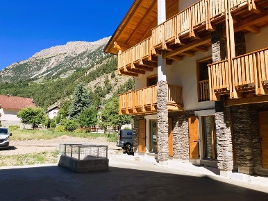 Foto Appartamento in Via Roma, Cesana Torinese Centro di 90 m² con 3 locali