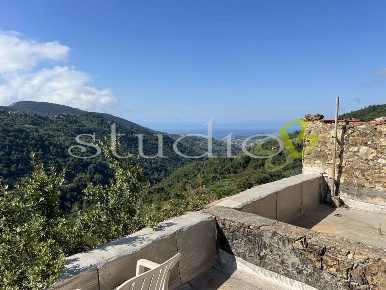 Foto Appartamento in Strada per Negi snc, Seborga di 170 m² con 6 locali
