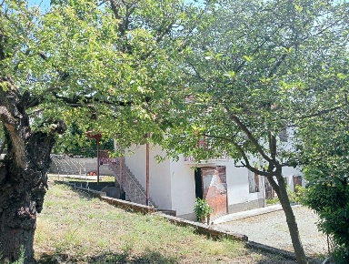 Foto Villa bifamiliare a Pietra Marazzi di 270 m² con 13 locali in vendita