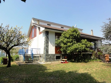 Foto Villa unifamiliare a Morsasco di 330 m² con 11 locali in vendita