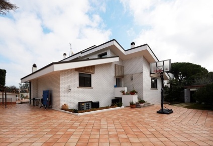 Foto Villa unifamiliare a Bari di 390 m² con 9 locali in vendita
