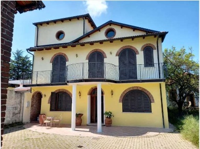 Foto Villa unifamiliare in via roma, Vinzaglio Centro di 300 m² in vendita