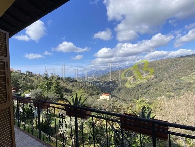 Foto Villa unifamiliare in Strada Villa snc, Seborga di 110 m² con 4 locali