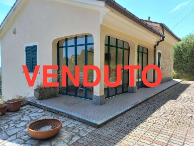 Foto Villa unifamiliare in Via Giardino 1, Vezzi Portio Duomo di 180 m²