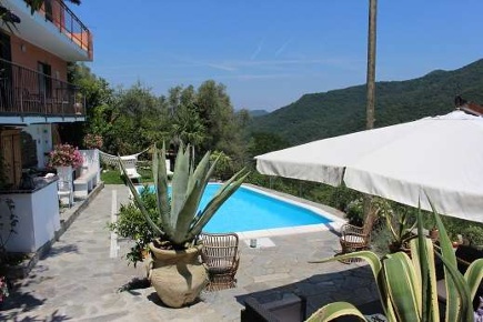Foto Villa bifamiliare a Testico di 180 m² con 8 locali in vendita